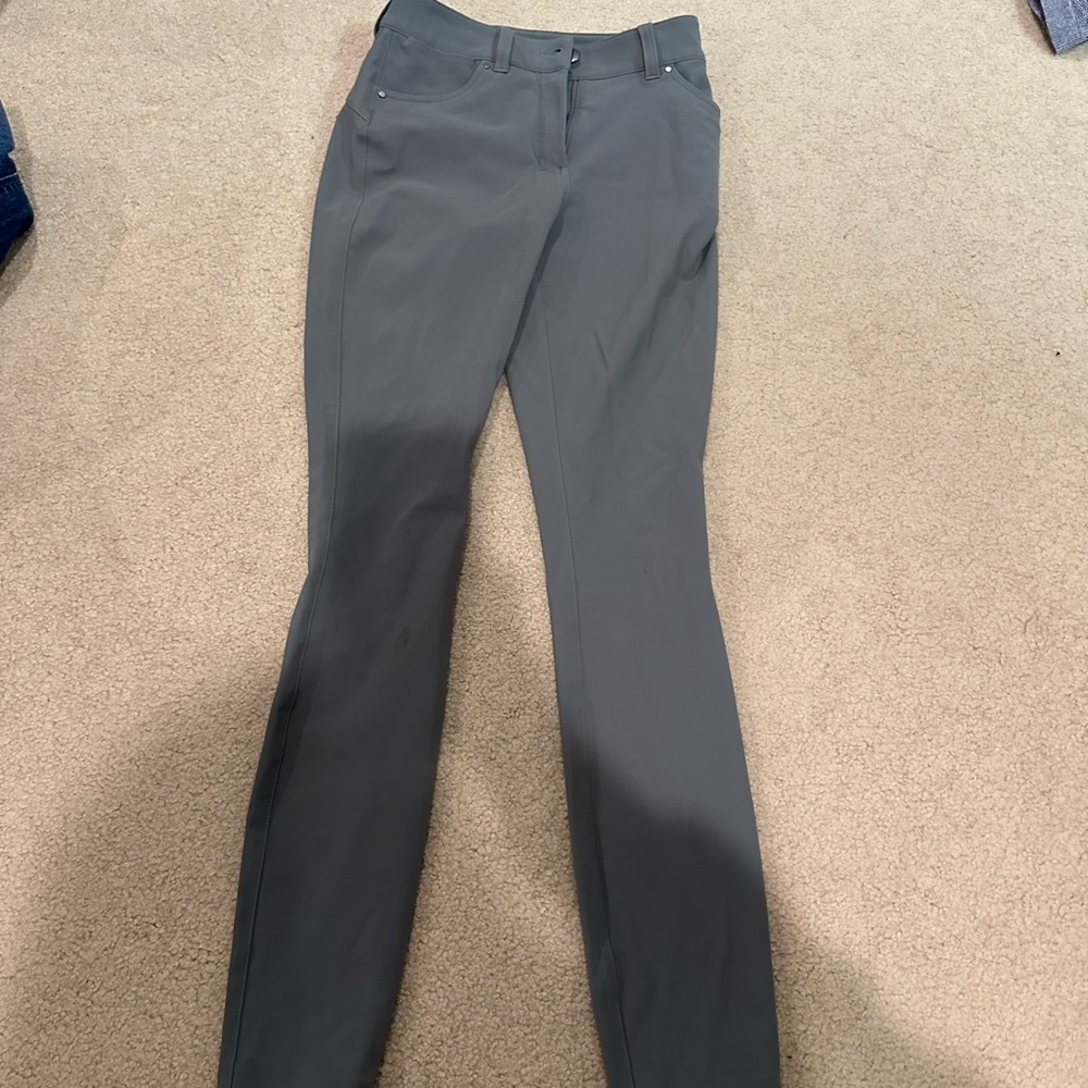 Lululemon women’s pants used for golf